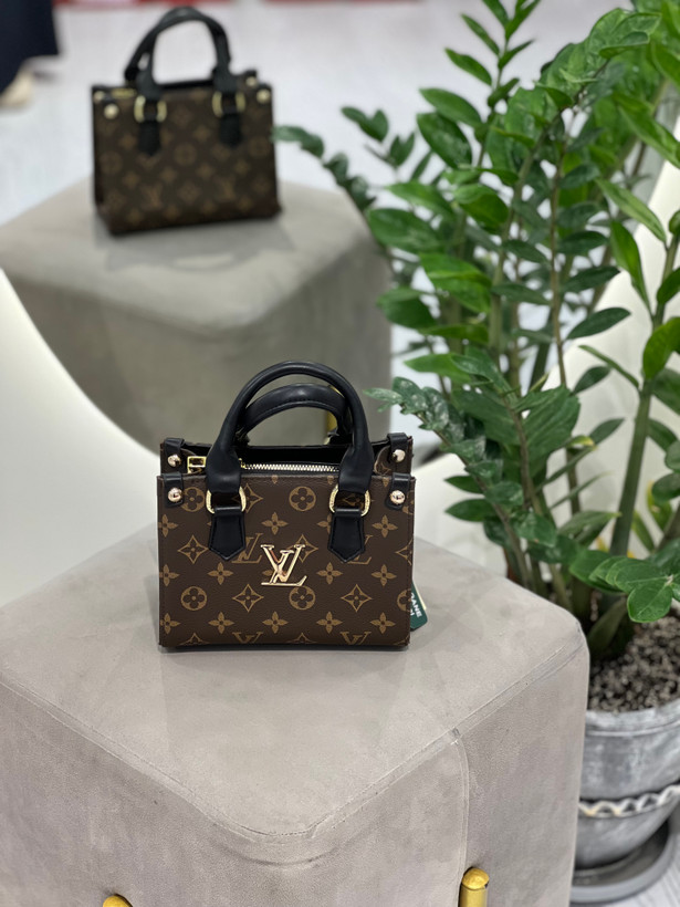 کیف دخترانه برند Lv